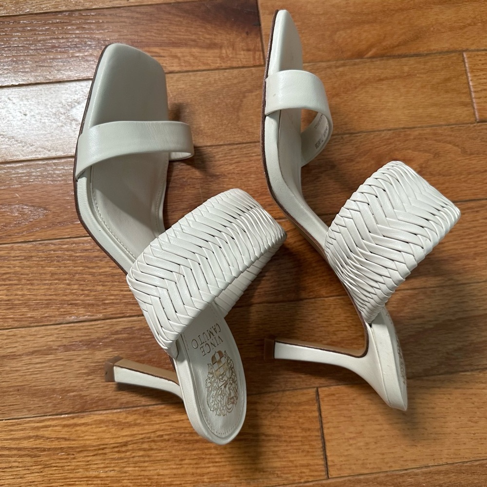 Vince Camuto Emoelee White Cream Sandal - Picture 3 of 4